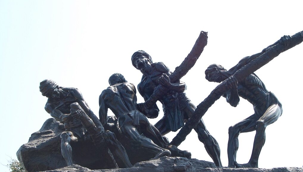 statue